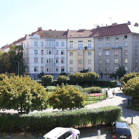Cosy Apartment Under The Tower Praha Bagian luar foto
