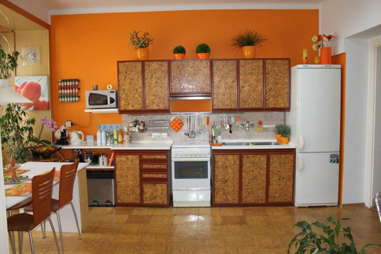Cosy Apartment Under The Tower Praha Bagian luar foto