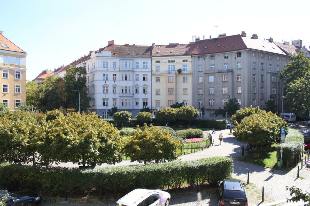 Cosy Apartment Under The Tower Praha Bagian luar foto
