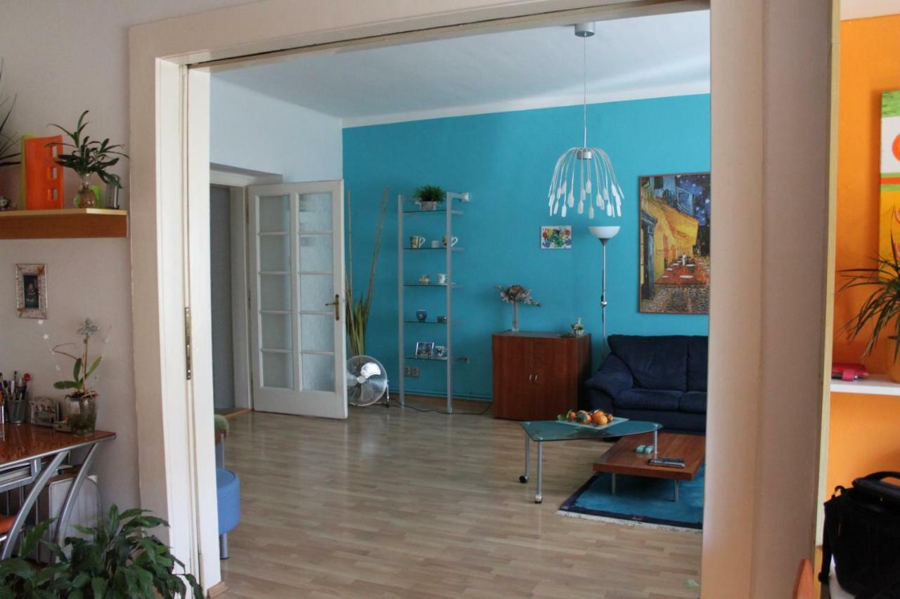 Cosy Apartment Under The Tower Praha Bagian luar foto