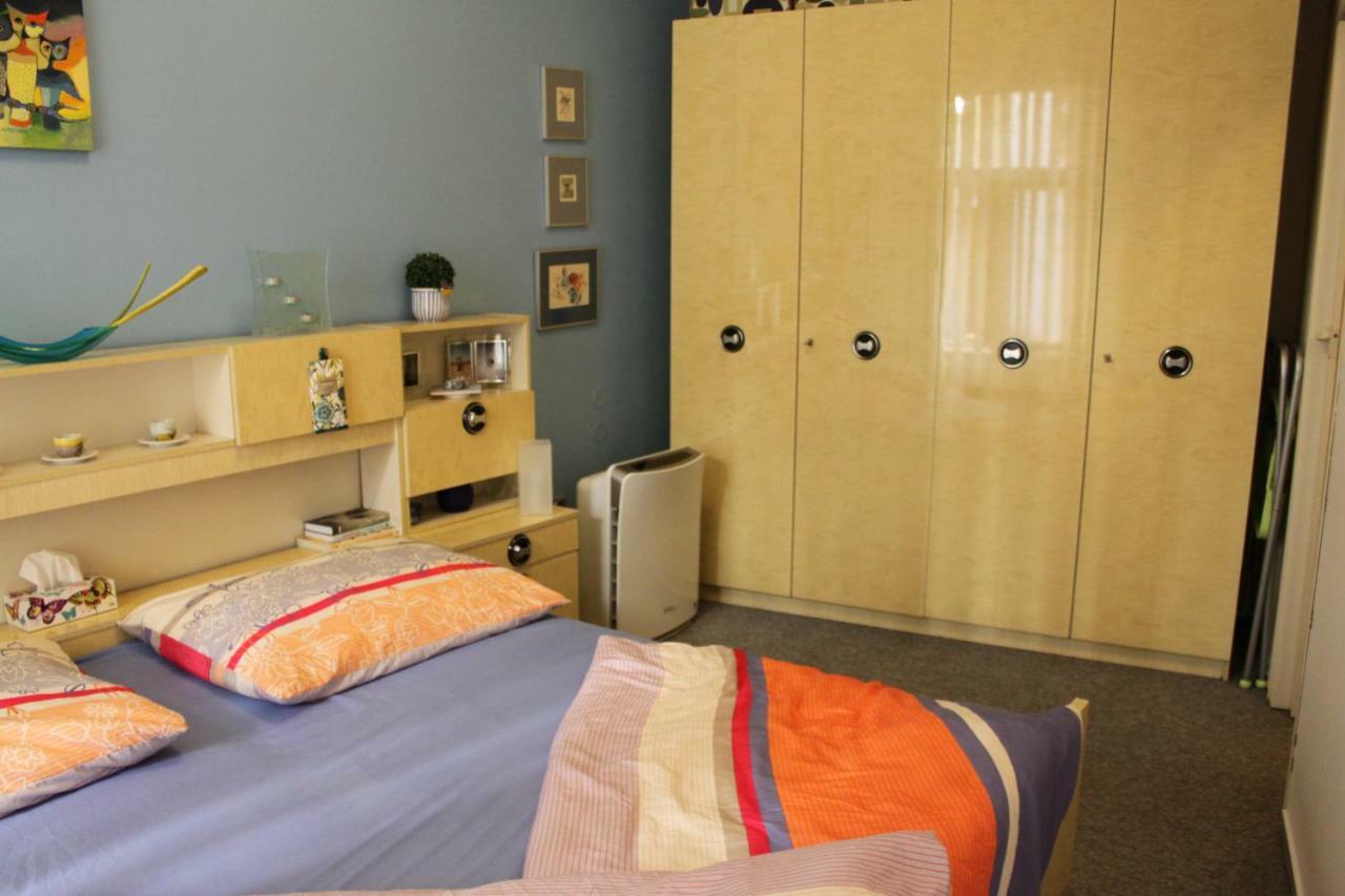 Cosy Apartment Under The Tower Praha Bagian luar foto