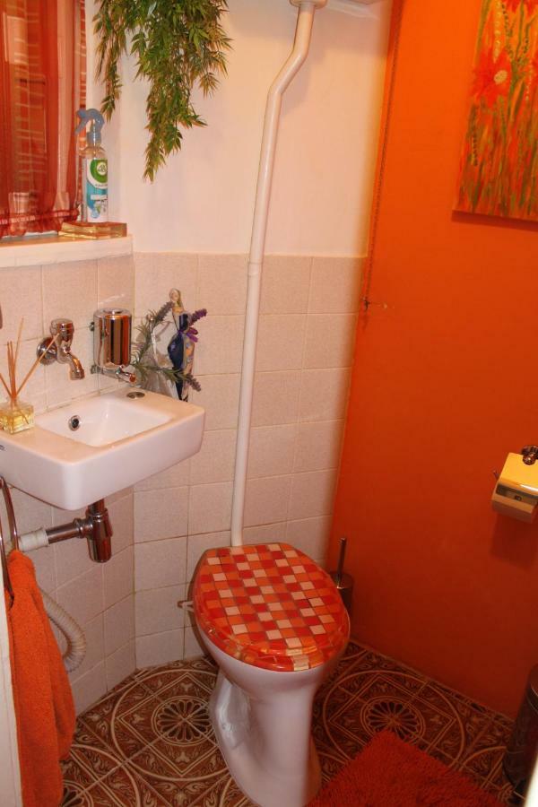 Cosy Apartment Under The Tower Praha Bagian luar foto