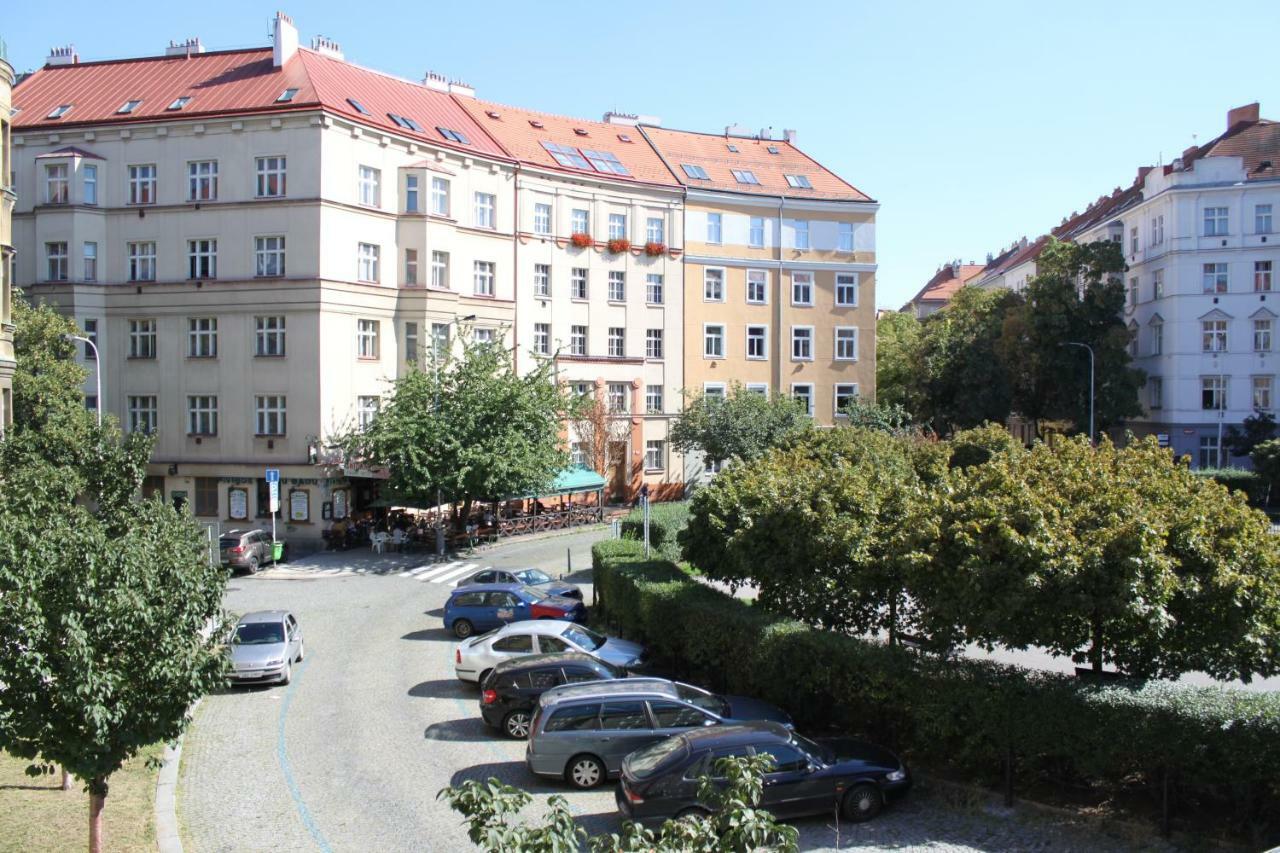 Cosy Apartment Under The Tower Praha Bagian luar foto