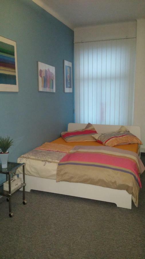 Cosy Apartment Under The Tower Praha Bagian luar foto